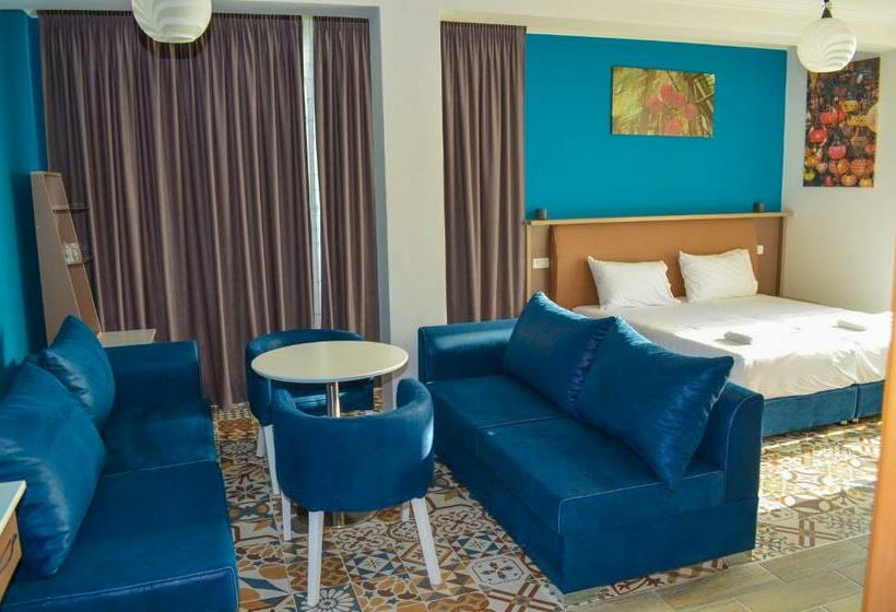 海景标准间带阳台, Monaco & Garden