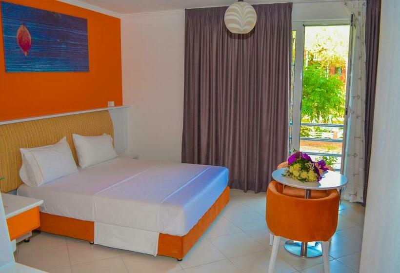 标准房带园景, Monaco & Garden