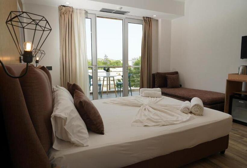 基本三人间, Monaco & Garden