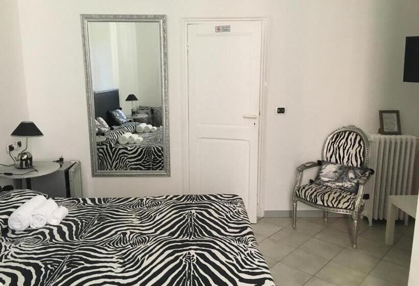 اتاق استاندارد با تخت بزرگ, Sanremo