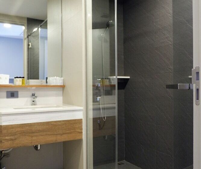 Номер Deluxe, Slive