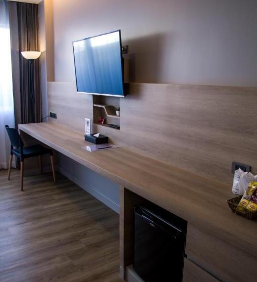 Номер Deluxe, Slive