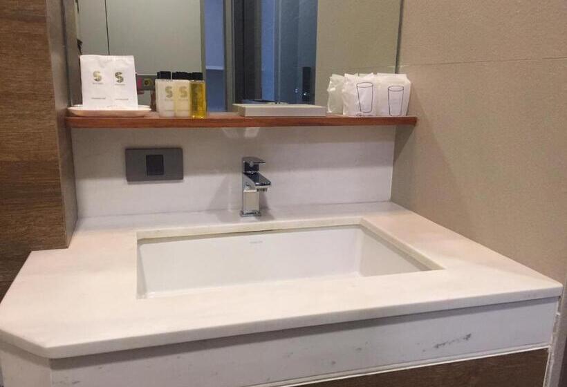 Номер Deluxe, Slive