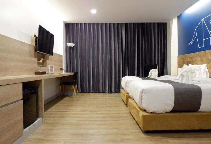 Номер Deluxe, Slive