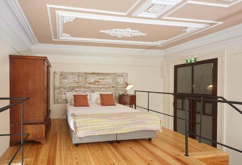 جناح عائلي, The Passenger Hostel