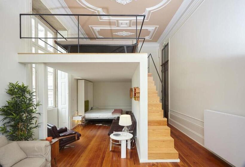 جناح عائلي, The Passenger Hostel