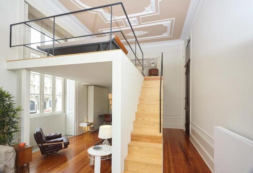 جناح عائلي, The Passenger Hostel