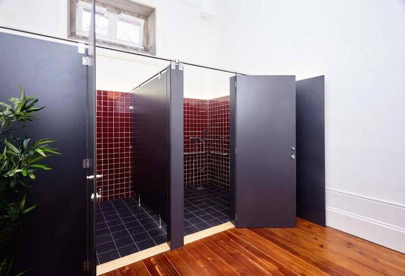 غرفة قياسية ثلاثية حمام مشترك, The Passenger Hostel