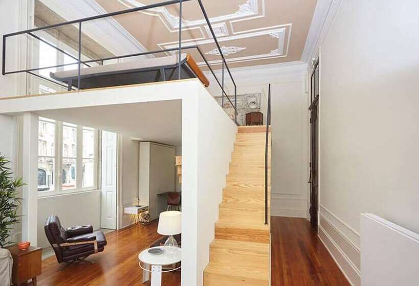 جناح عائلي, The Passenger Hostel