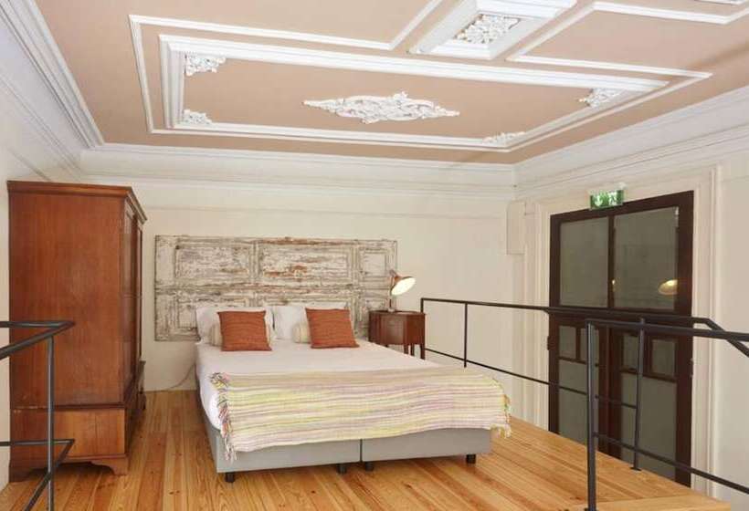 جناح عائلي, The Passenger Hostel