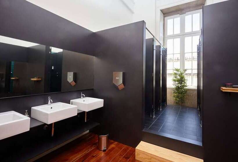 غرفة قياسية ثلاثية حمام مشترك, The Passenger Hostel