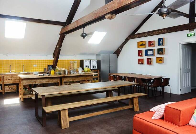 غرفة قياسية ثلاثية حمام مشترك, The Passenger Hostel