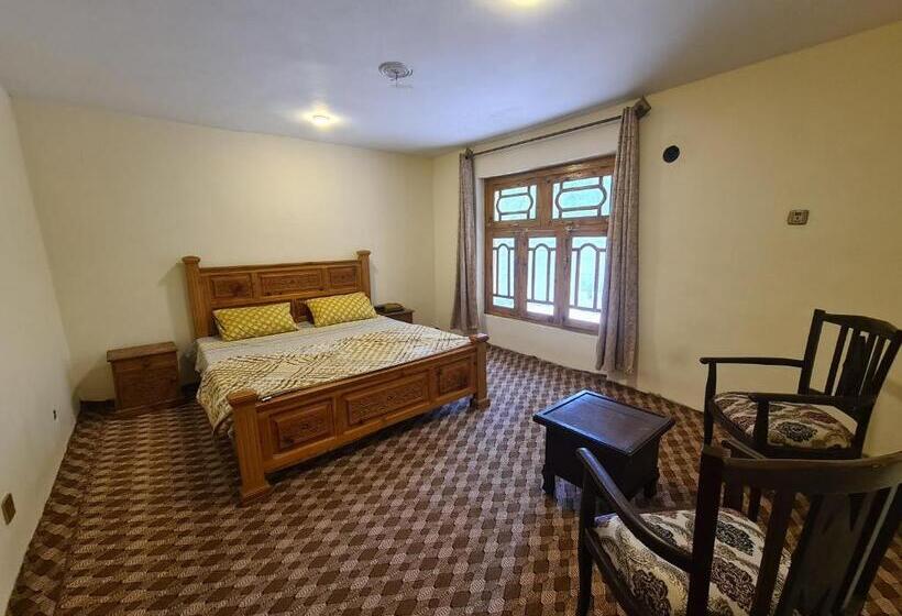 اتاق استاندارد با چشم‌انداز باغ, Rus Olive Lodge Skardu