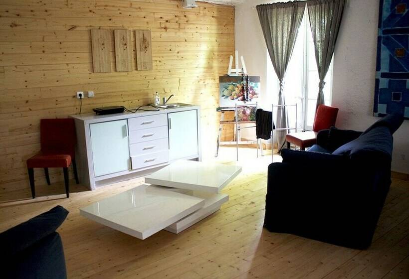 Кровать в Общей Комнате, Domaine Regis Freres