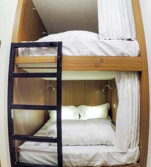 اتاق خانوادگی با سرویس بهداشتی مشترک, Master Chitow Hostel