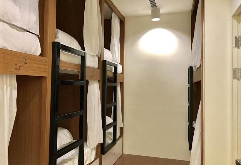 اتاق خانوادگی با سرویس بهداشتی مشترک, Master Chitow Hostel