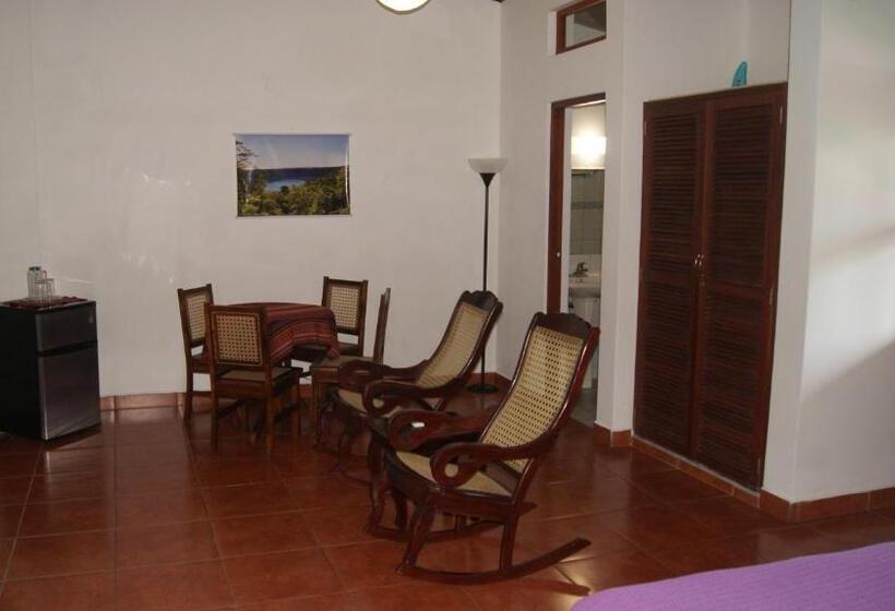 스탠다드 룸 킹사이즈 침대, Cacique Adiact