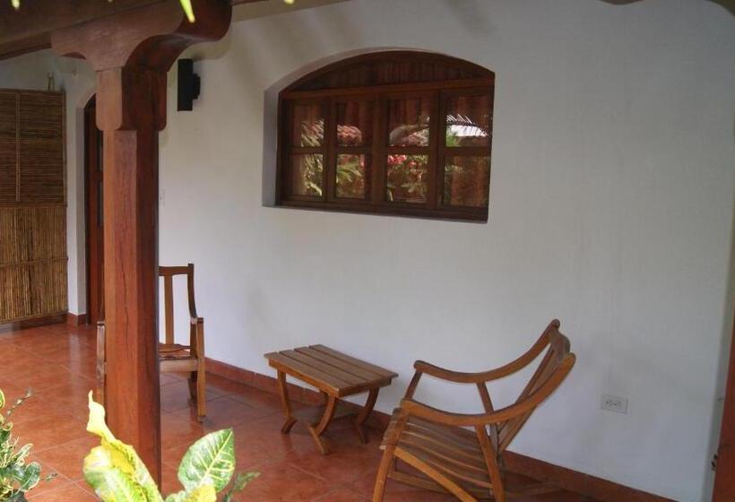 침실 2개 아파트, Cacique Adiact