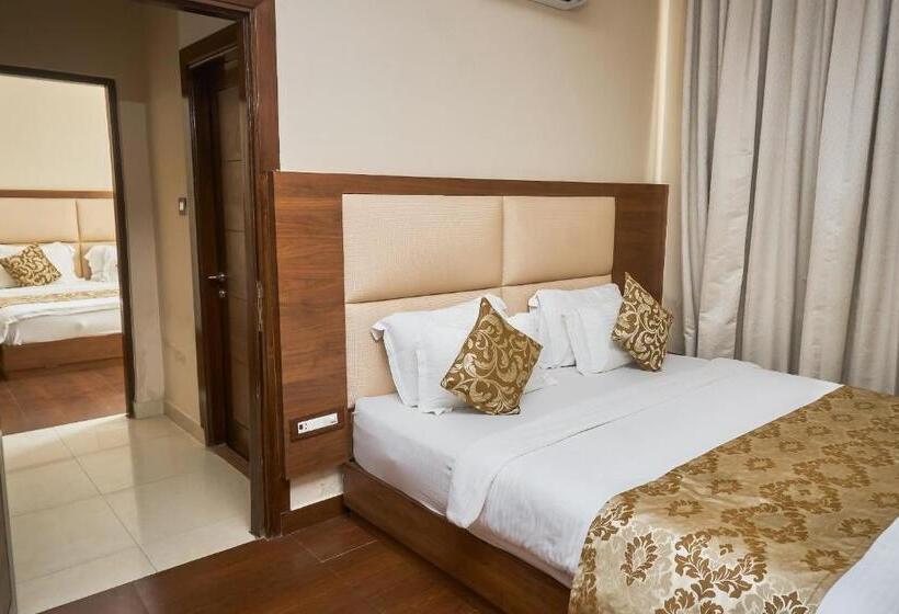اتاق خانوادگی, Ganpati Hotel Katra