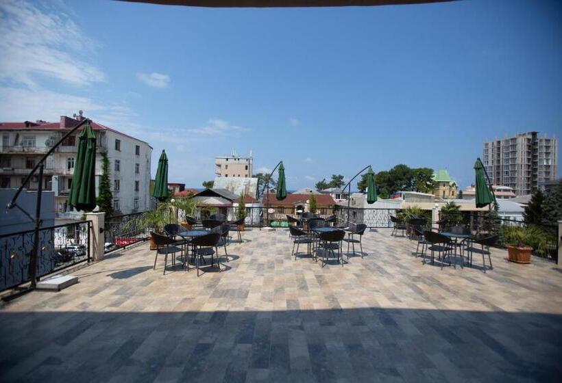 اتاق استاندارد سه تخته با بالکن, Irise