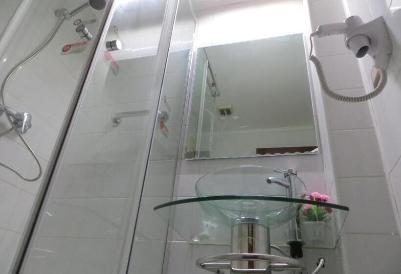 اتاق استاندارد سه نفره, Newen