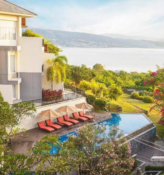 חדר דלוקס נוף בריכה, Swissbelinn Luwuk