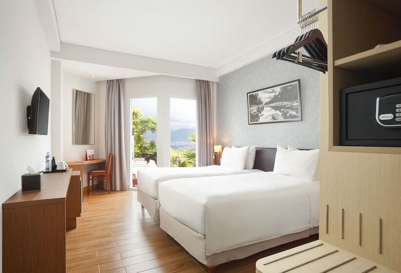 חדר דלוקס נוף בריכה, Swissbelinn Luwuk