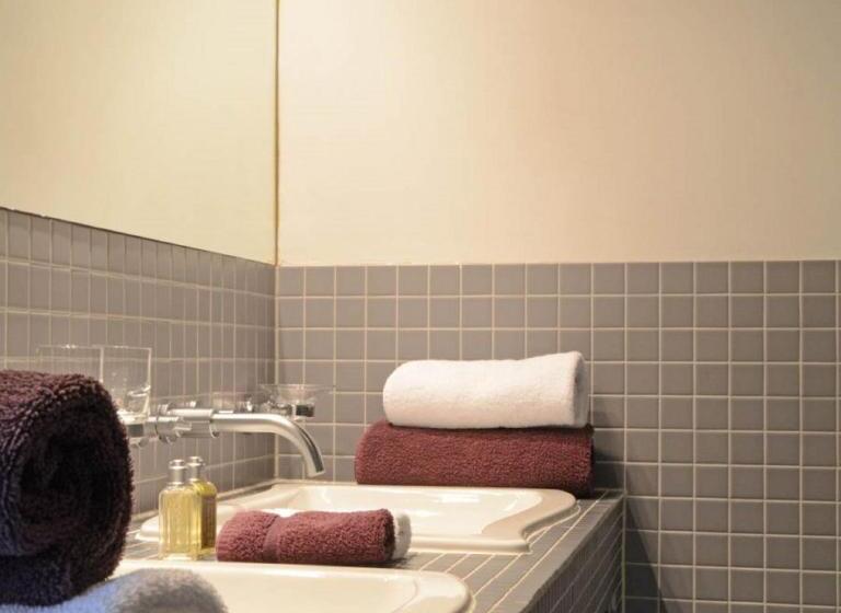 스위트 킹사이즈 침대, B&b Het Wellnest