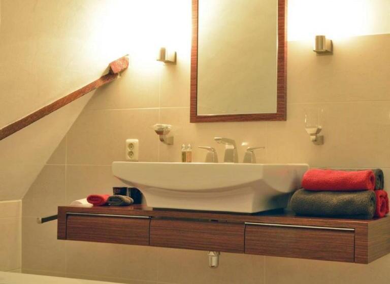 스위트 킹사이즈 침대, B&b Het Wellnest