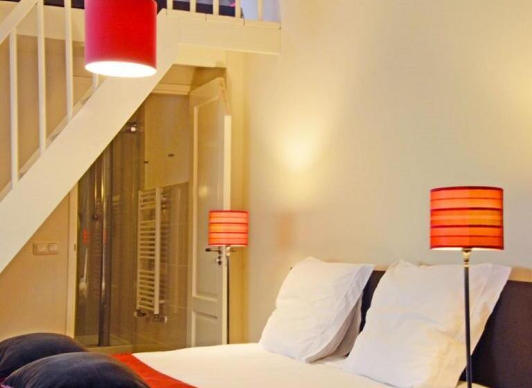 带大床的套房, B&b Het Wellnest