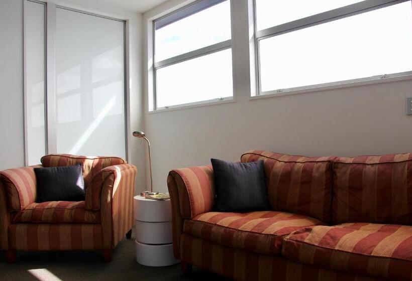 סוויטה דלוקס, Refreshstay