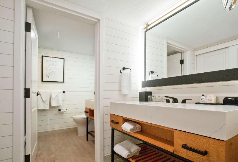 חדר משפחתי, Gloris