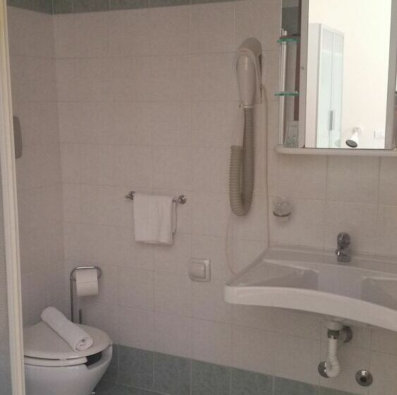 스탠다드 룸, Illi