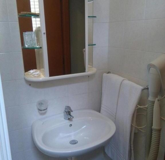 スタンダードシングルルーム, Illi