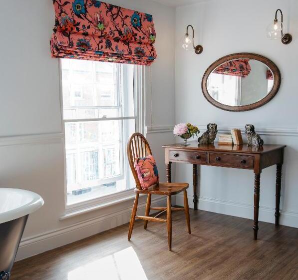 חדר סופריור עם מיטת קינג, The Bower House, Restaurant & Rooms