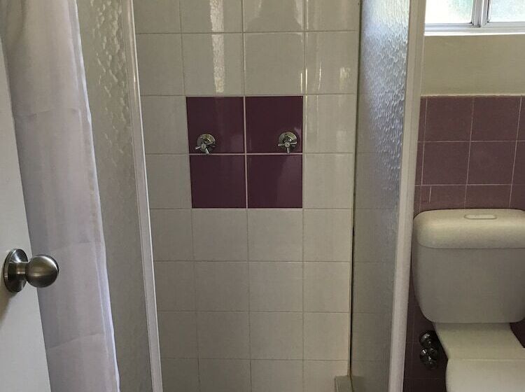 اتاق استاندارد سه نفره, Thirroul Beach Motel