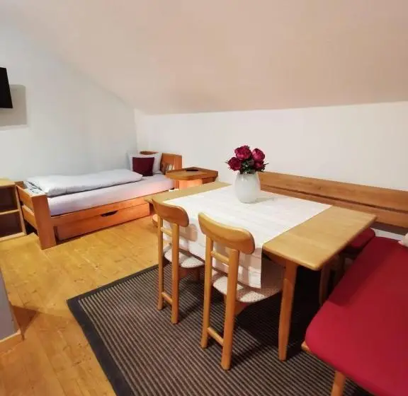 スタンダード４人部屋, Turmhotel Zum Erasmus