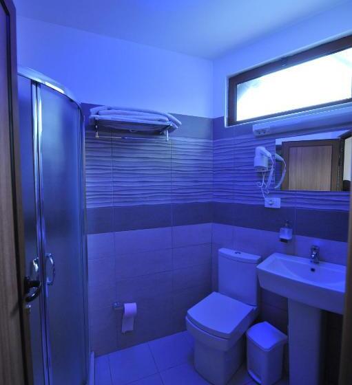 컴포트 트리플 룸, Legjenda