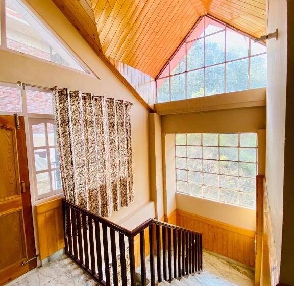 חדר משפחתי נוף להרים, Sai Cottage Shimla