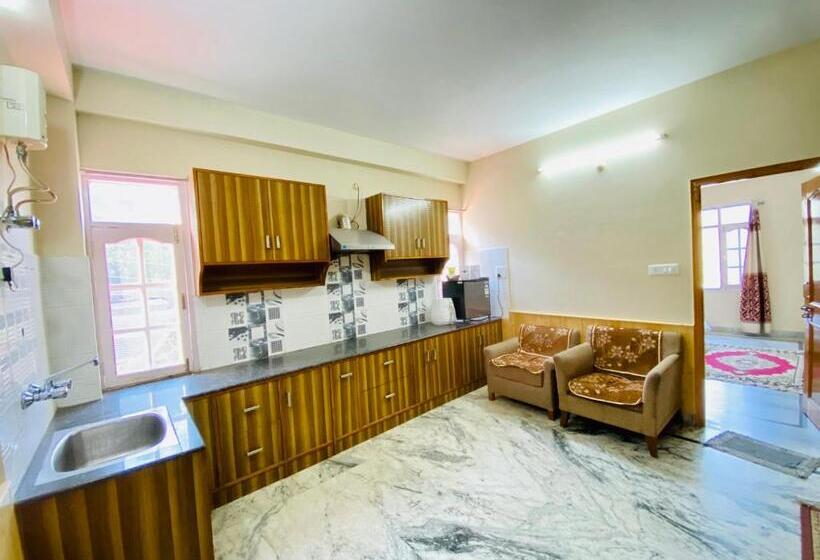 חדר משפחתי נוף להרים, Sai Cottage Shimla
