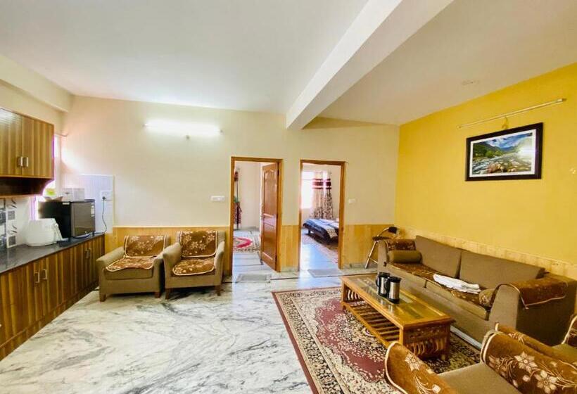 Семейный Номер Вид на Горы, Sai Cottage Shimla