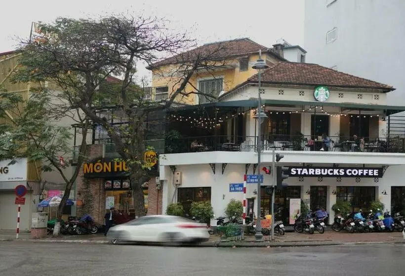 اتاق استاندارد با بالکن, The First Ba Trieu Ha Noi
