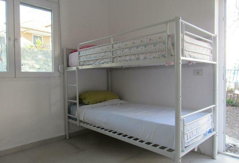 سرير فى غرفة مشتركه, Elbasan Backpacker Hostel