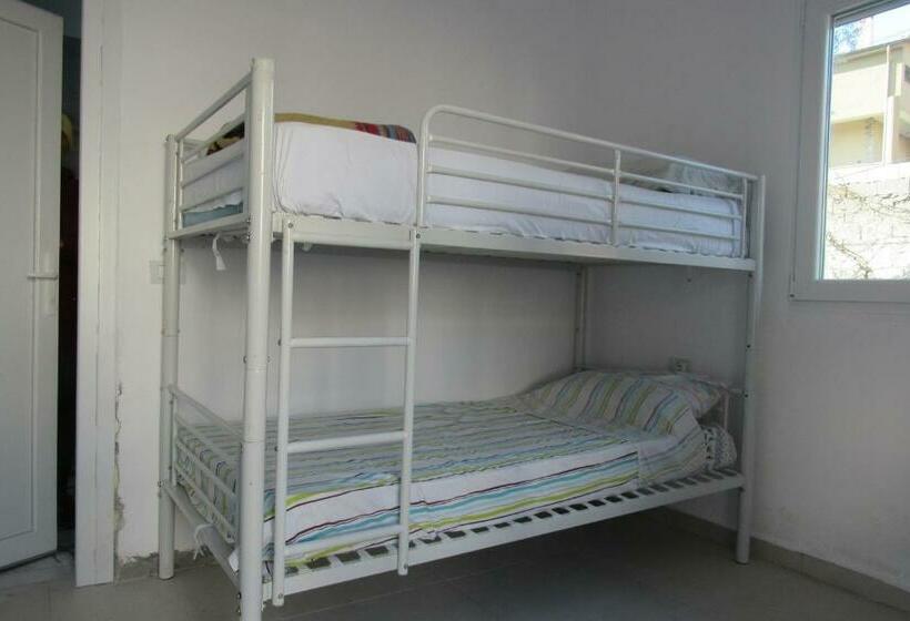 سرير فى غرفة مشتركه, Elbasan Backpacker Hostel