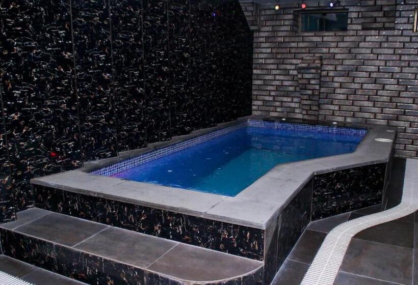 스탠다드 룸, Golden Seconds