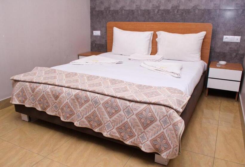 스탠다드 룸, Golden Seconds