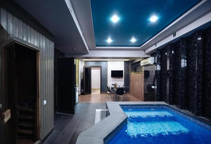 스탠다드 룸, Golden Seconds