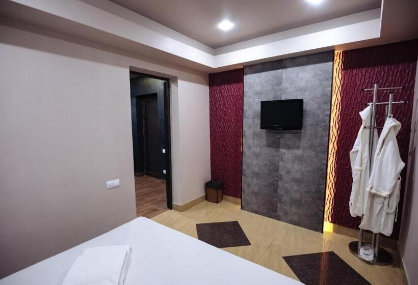 스탠다드 룸, Golden Seconds