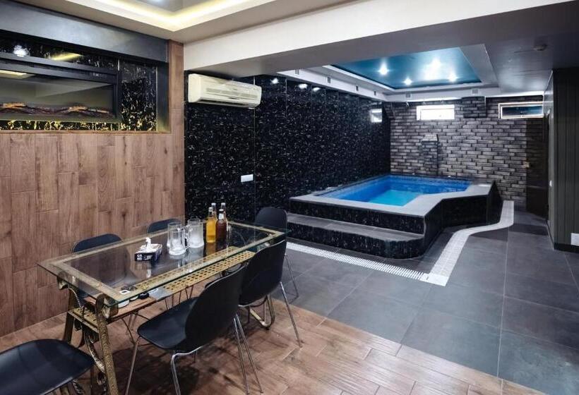 스탠다드 룸, Golden Seconds