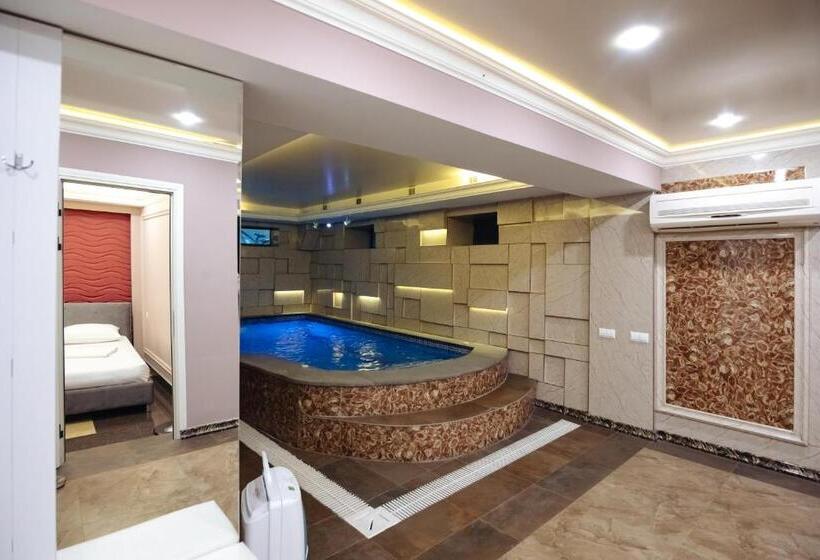 프리미엄 4인룸, Golden Seconds